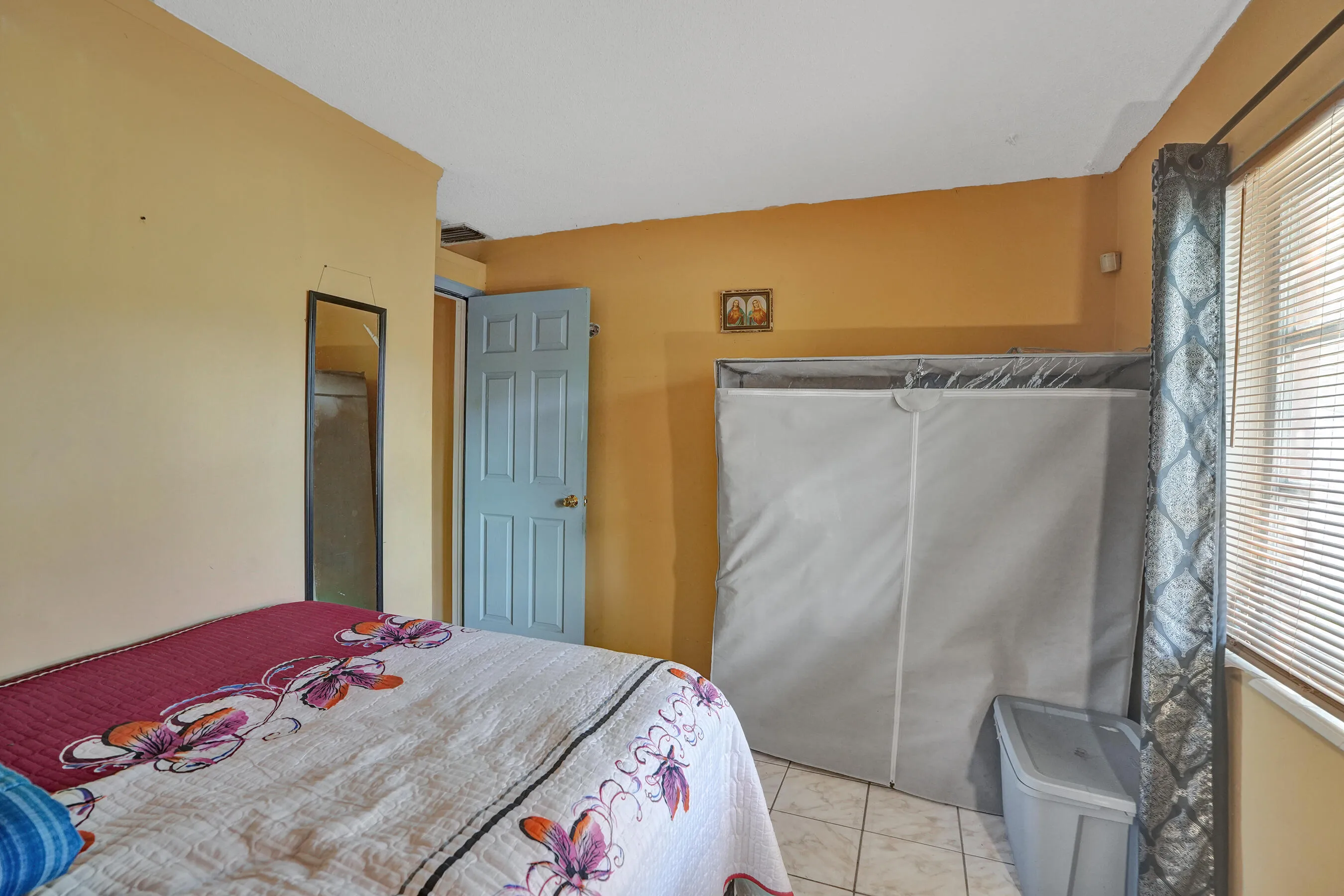 Den or 5th Bedroom