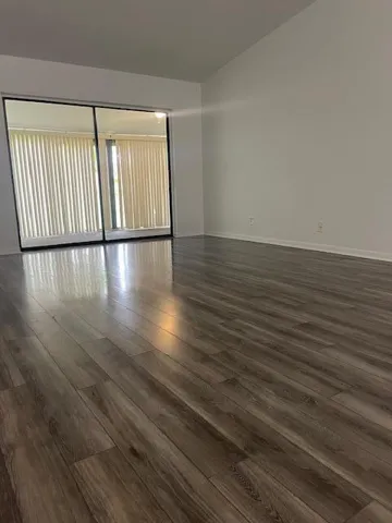 Liv Room 2