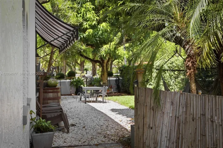 Beautiful side yard