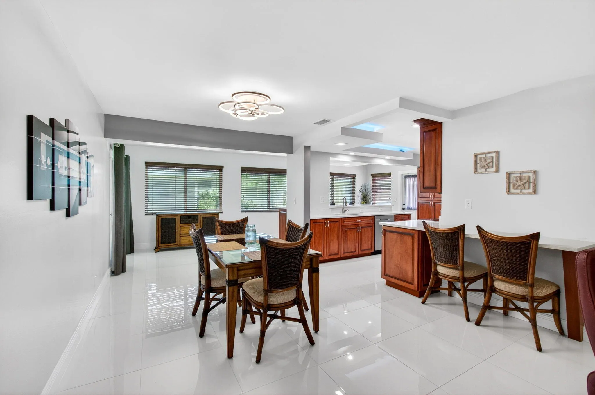 Spacious area for dining
