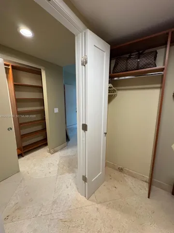 CLOSET ORGANIZER 2