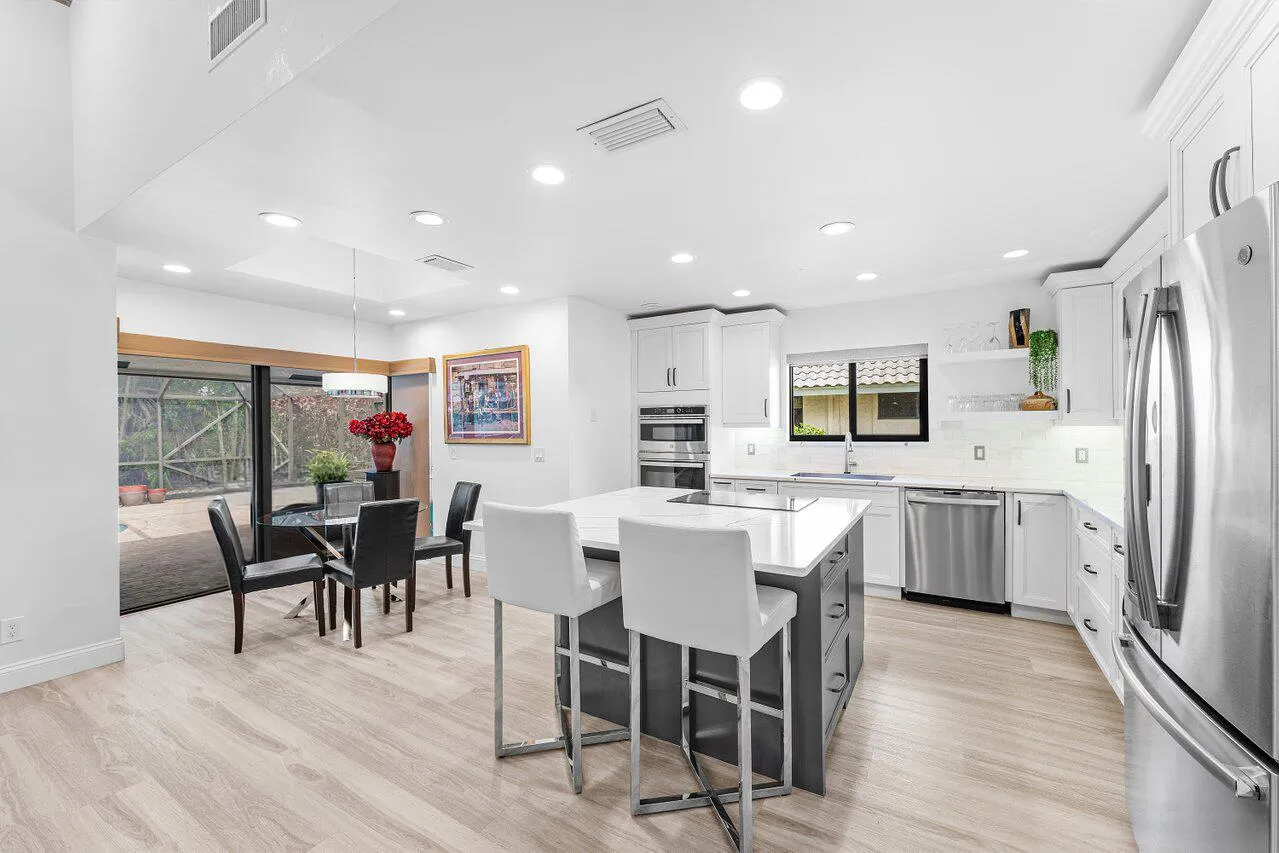 010-4382WhiteCedarLane