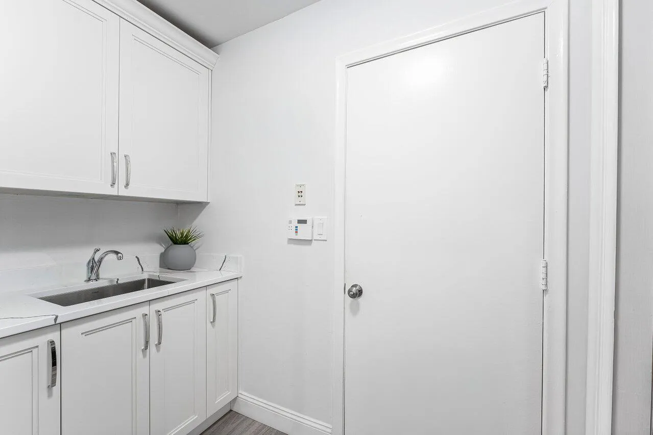 019-4382WhiteCedarLane