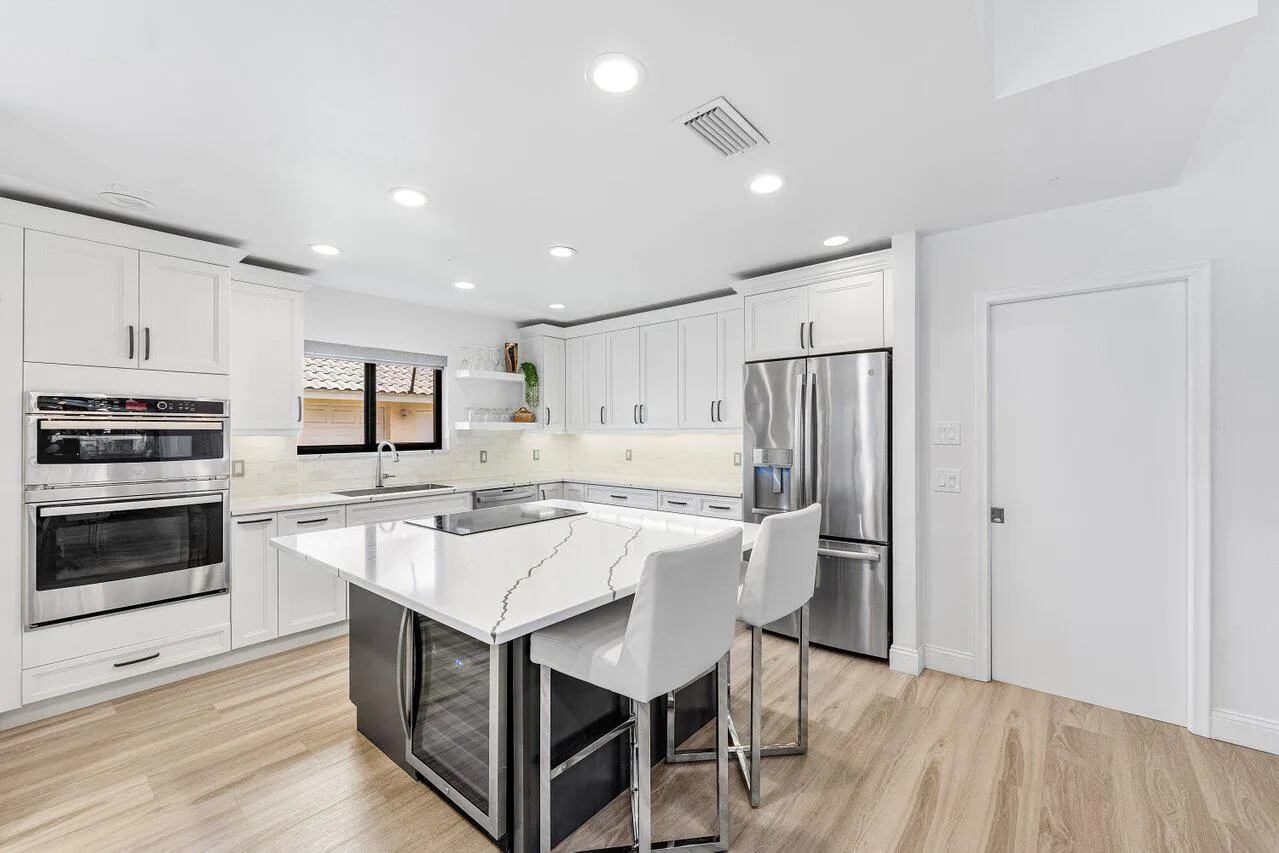013-4382WhiteCedarLane