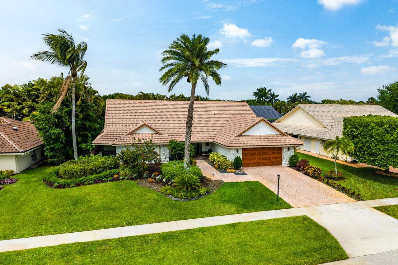 041-4382WhiteCedarLane