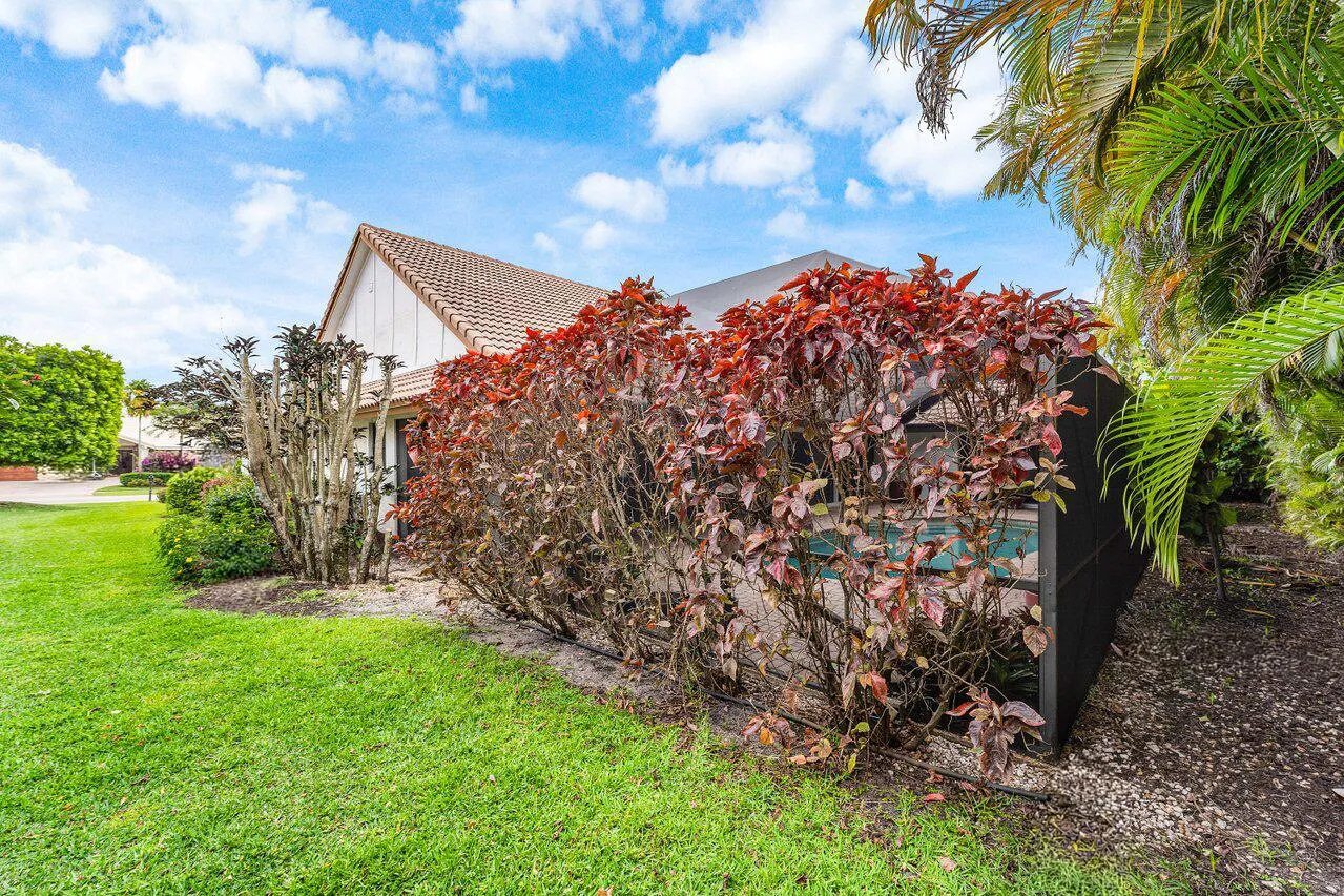 037-4382WhiteCedarLane