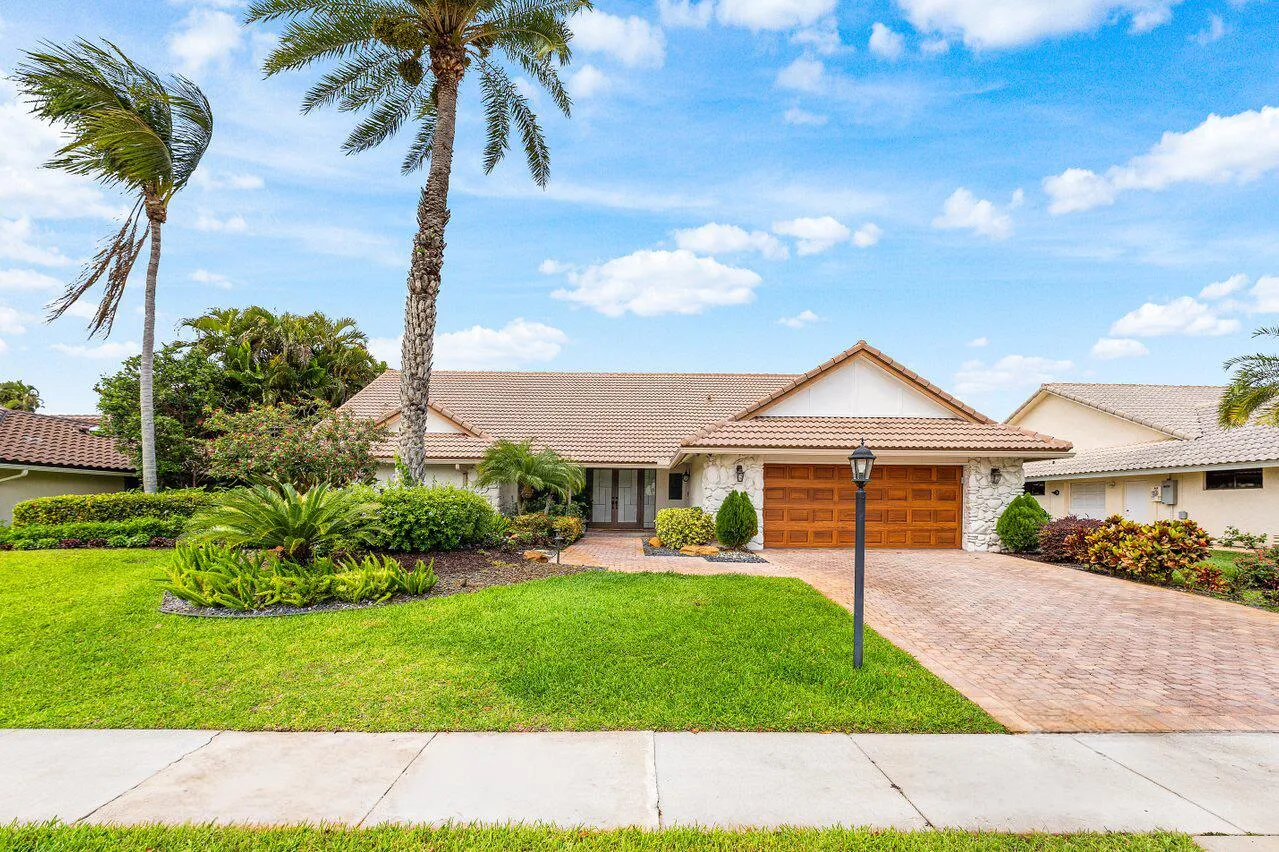 001-4382WhiteCedarLane