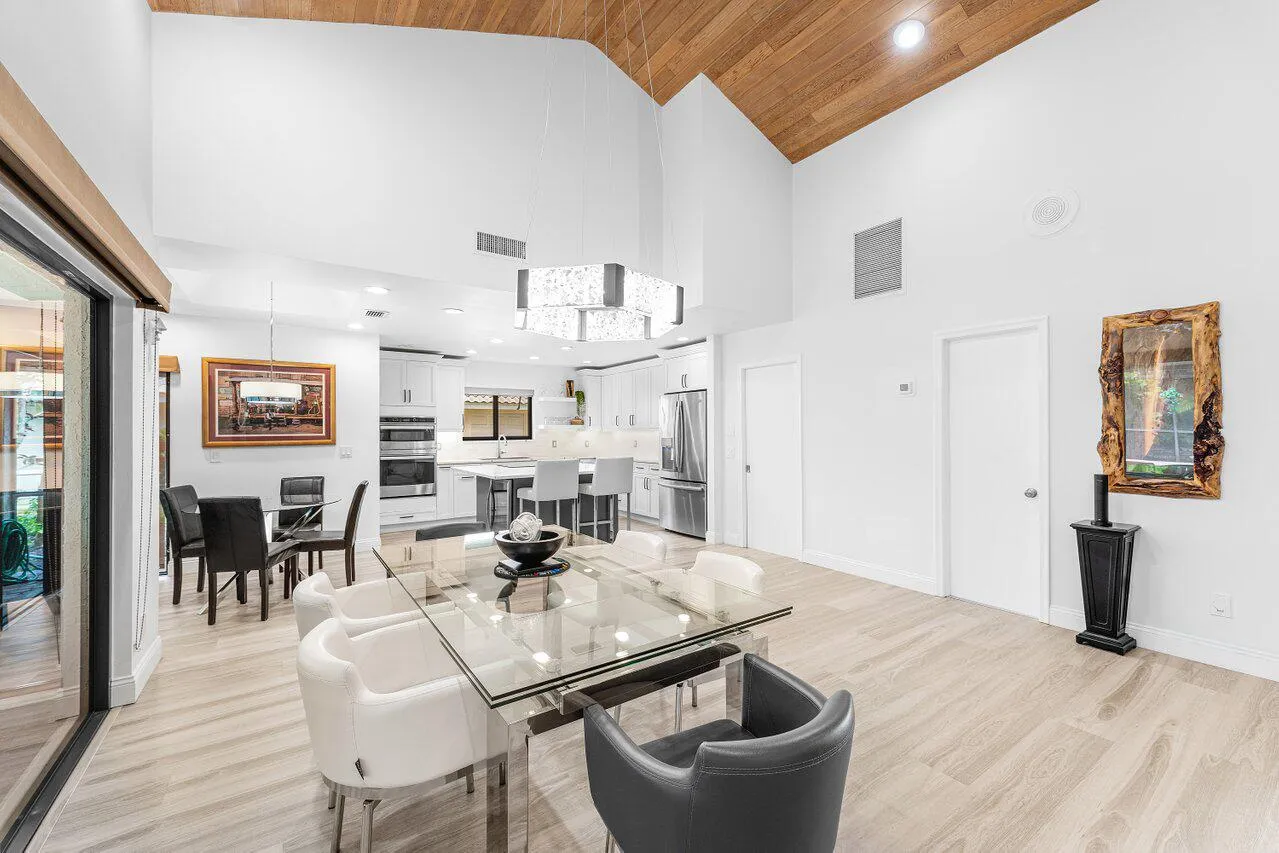 009-4382WhiteCedarLane
