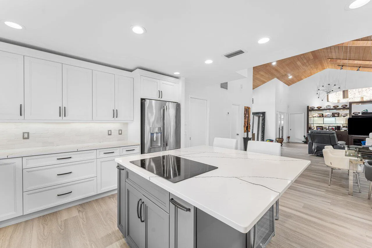 012-4382WhiteCedarLane