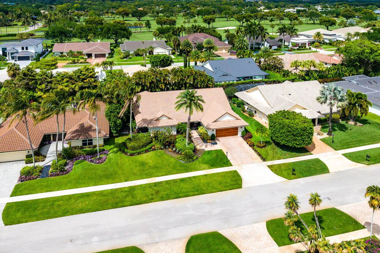 044-4382WhiteCedarLane