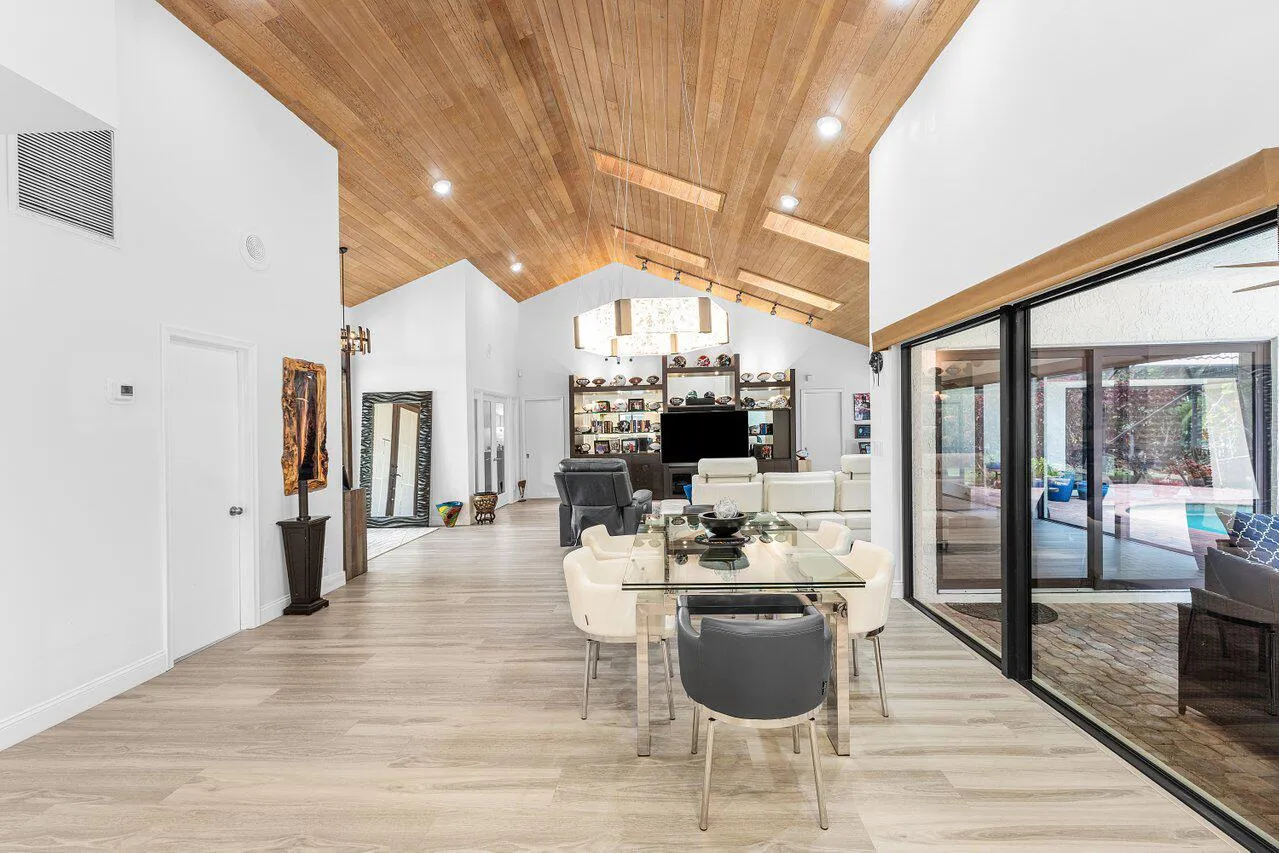 015-4382WhiteCedarLane