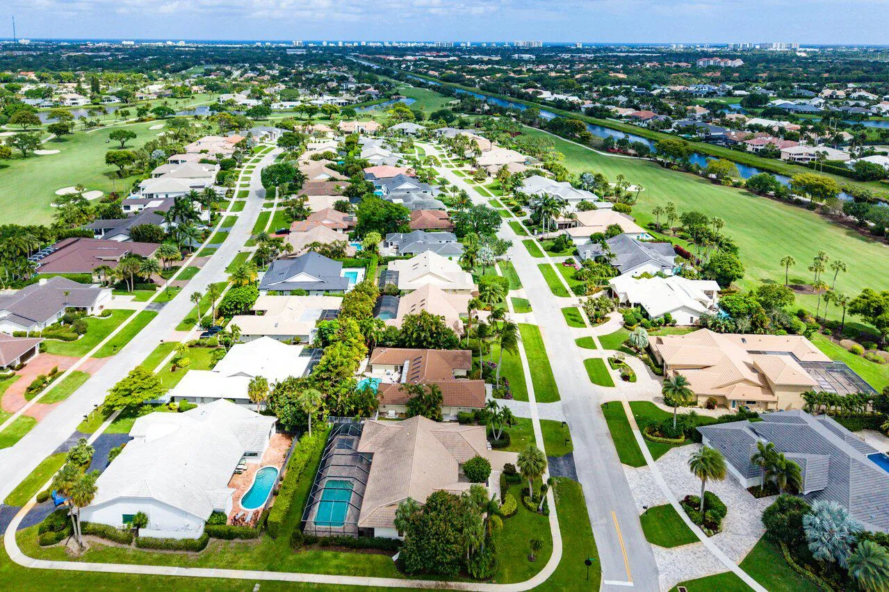 043-4382WhiteCedarLane