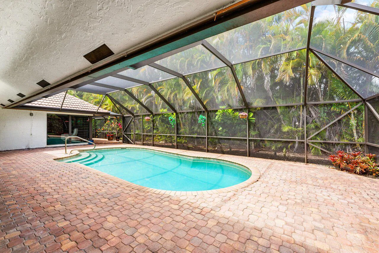 032-4382WhiteCedarLane