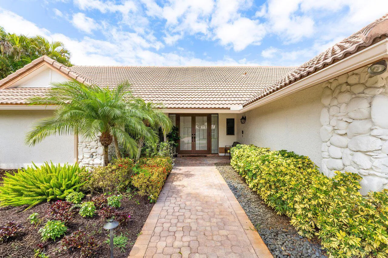 004-4382WhiteCedarLane