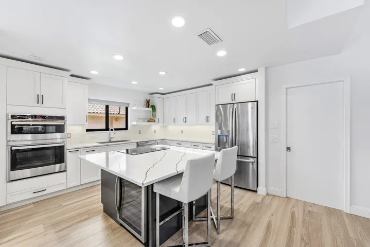 013-4382WhiteCedarLane