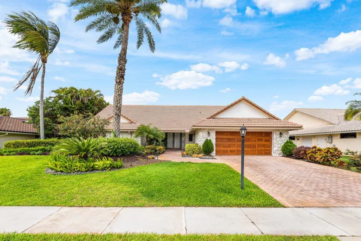 001-4382WhiteCedarLane