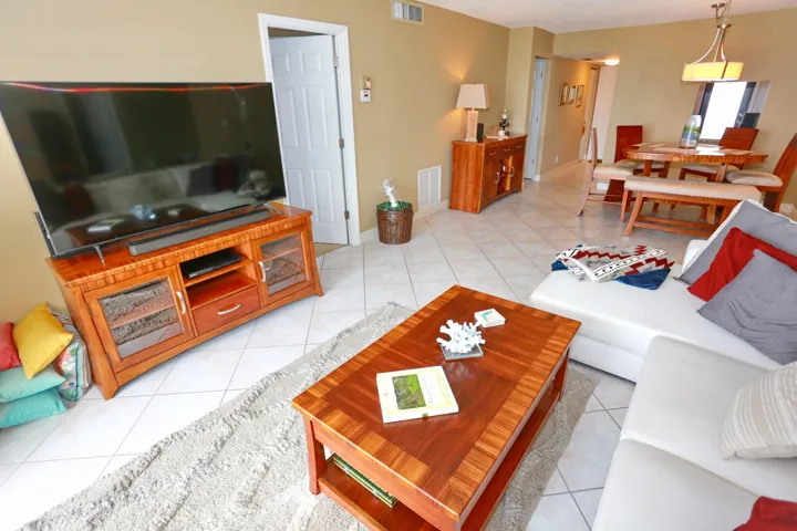 016-026-Living Room-4200x2800