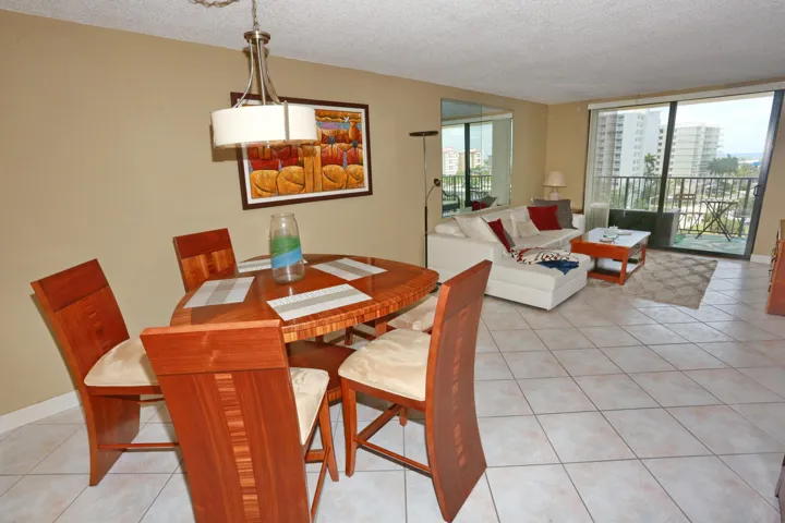 013-036-Dining Living Room-4200x2800