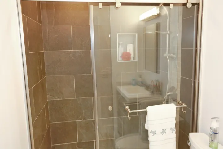 025-015-Master Shower-4200x2800
