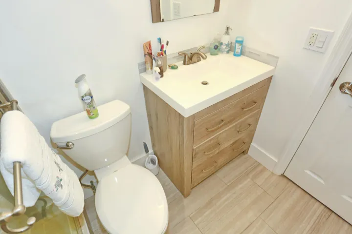 027-034-Master Vanity-4200x2800