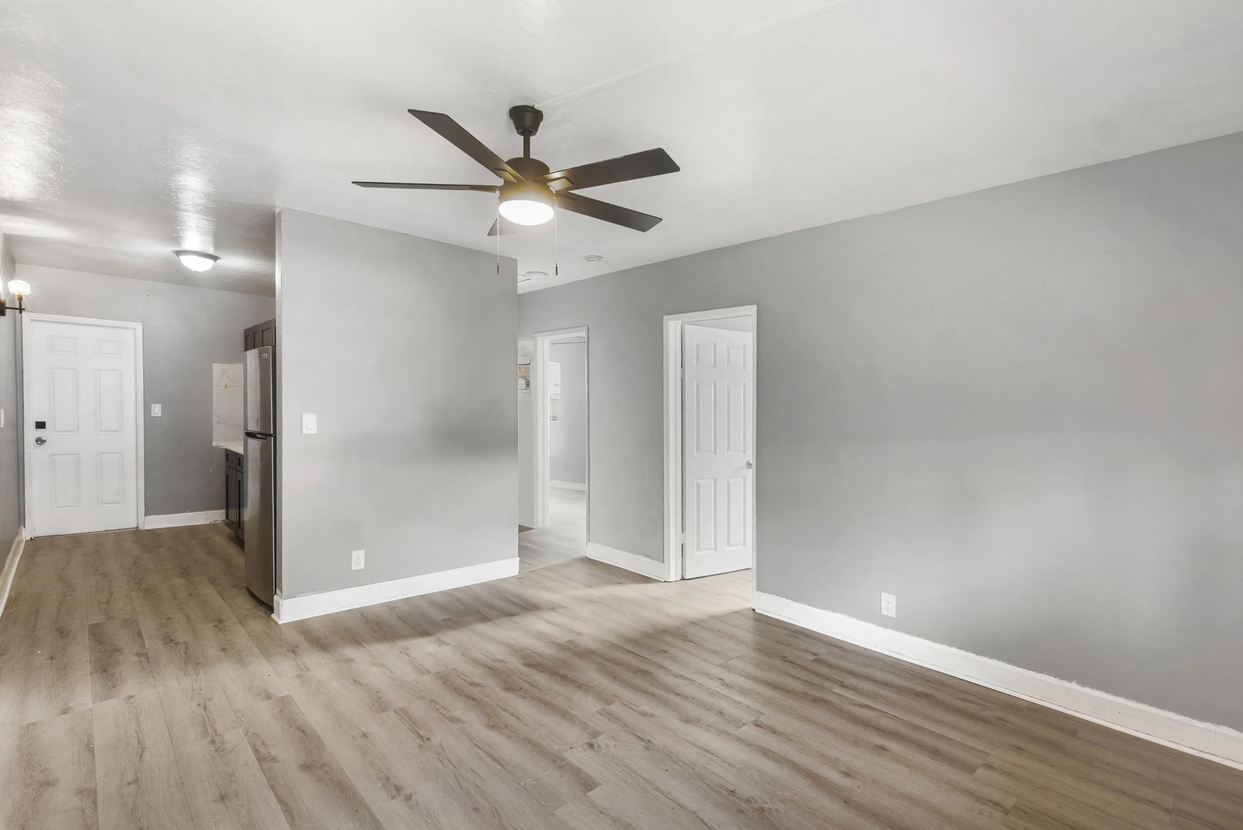 Living room with window unit and ceiling fan.