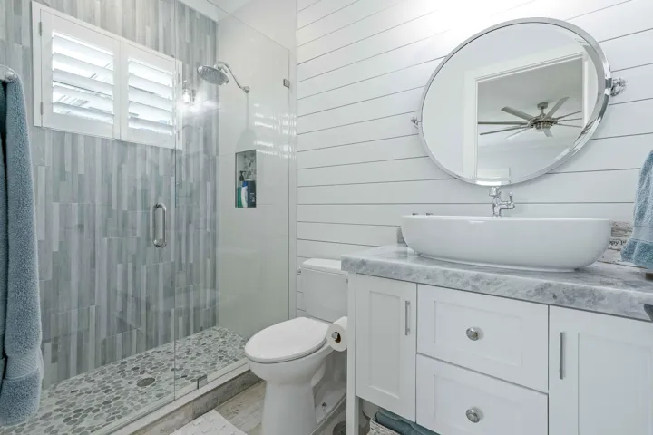 Guest Bath 4