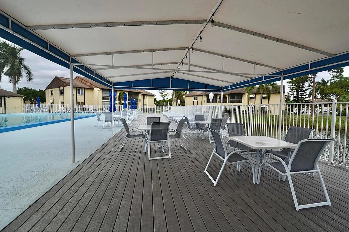 Pool_Outdoor_Tables