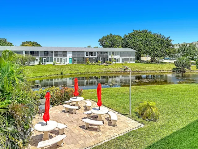 2114 Oakridge Circle #V-60
