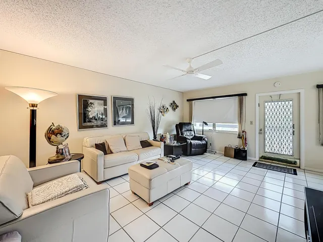 2114 Oakridge Circle #V-32