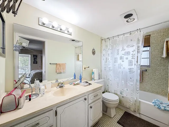 2114 Oakridge Circle #V-51