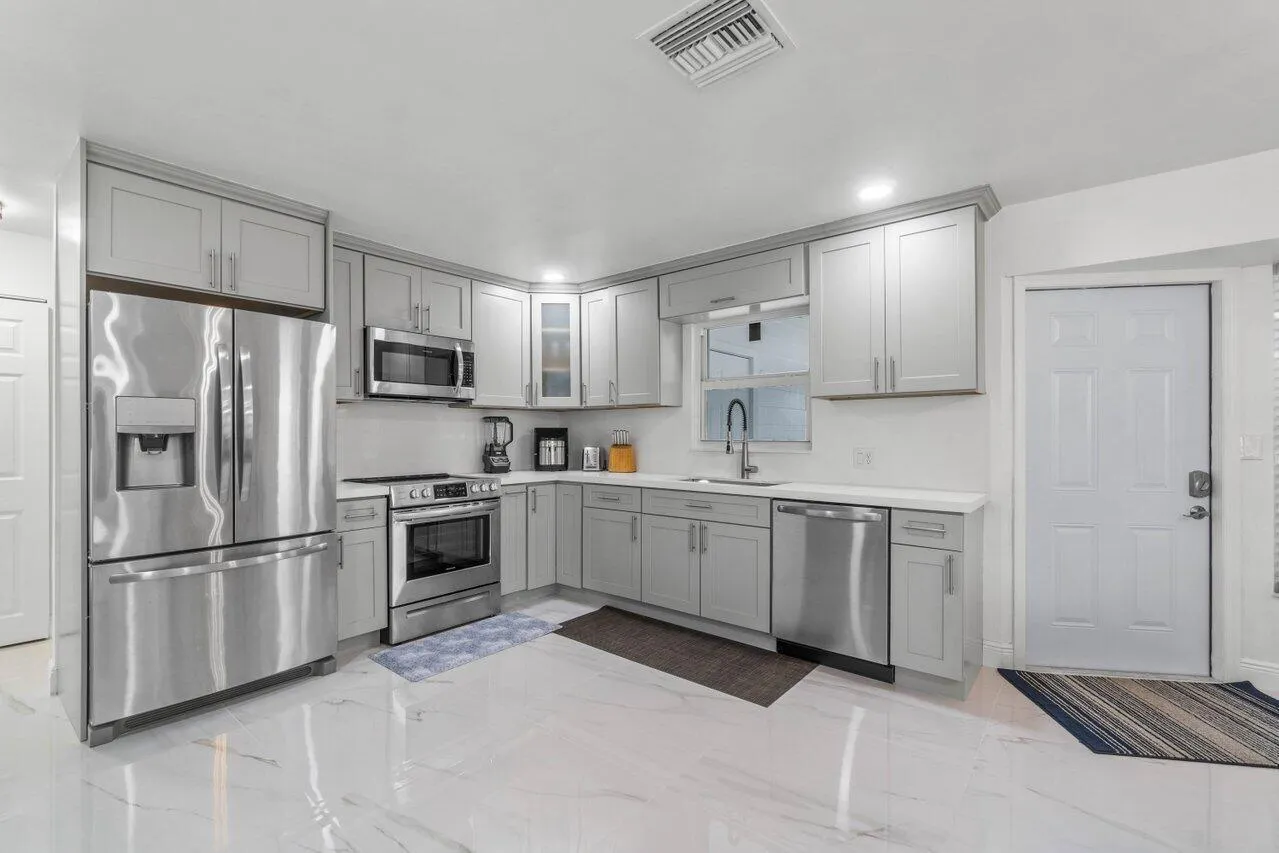 008-2233DockStreet-WestPalmBeach-FL-3340