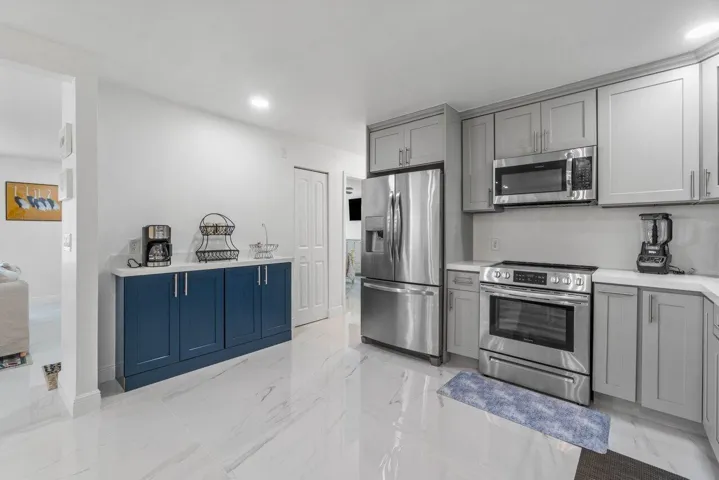 009-2233DockStreet-WestPalmBeach-FL-3340