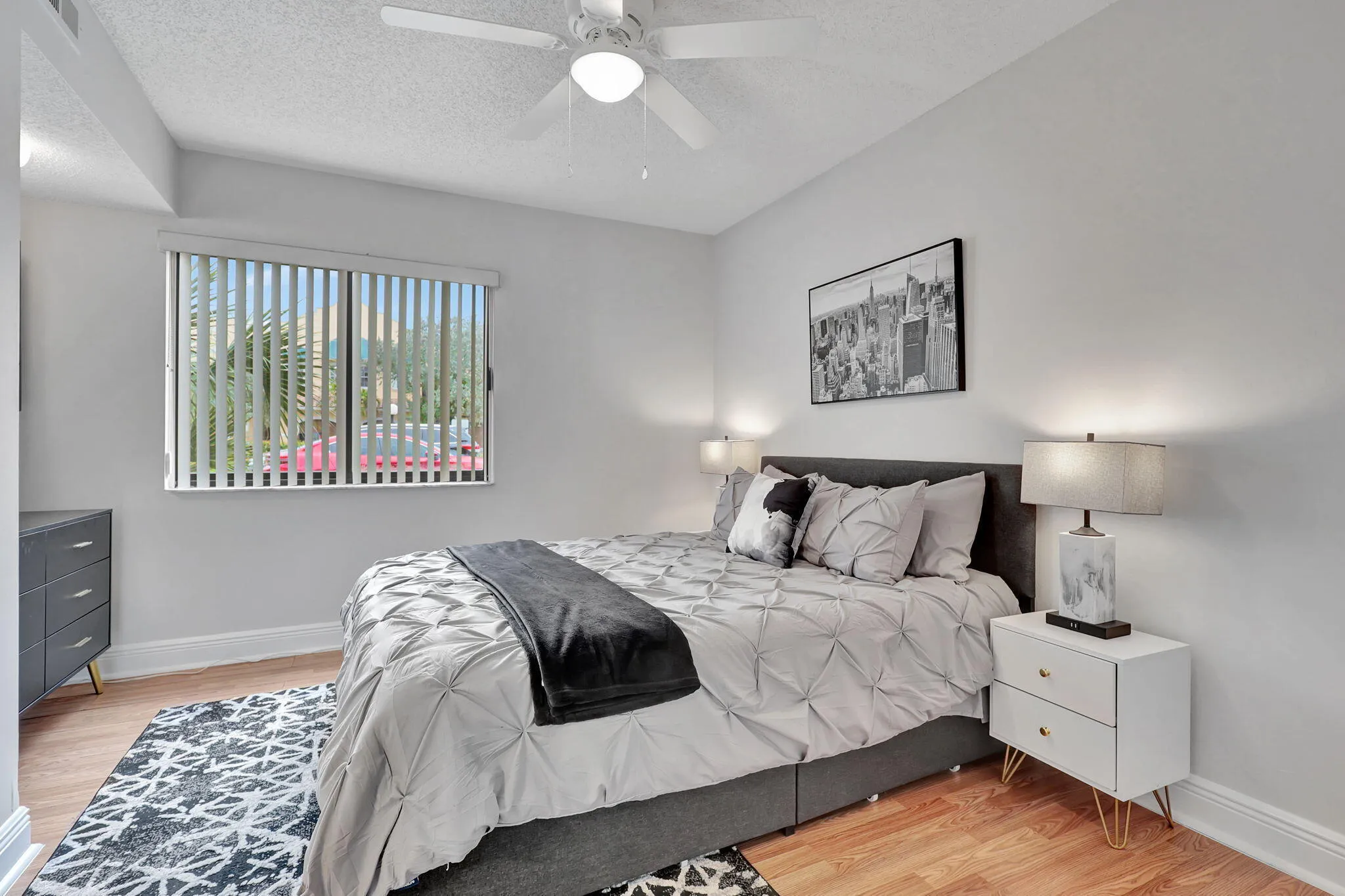 4-web-or-mls-12641West_16