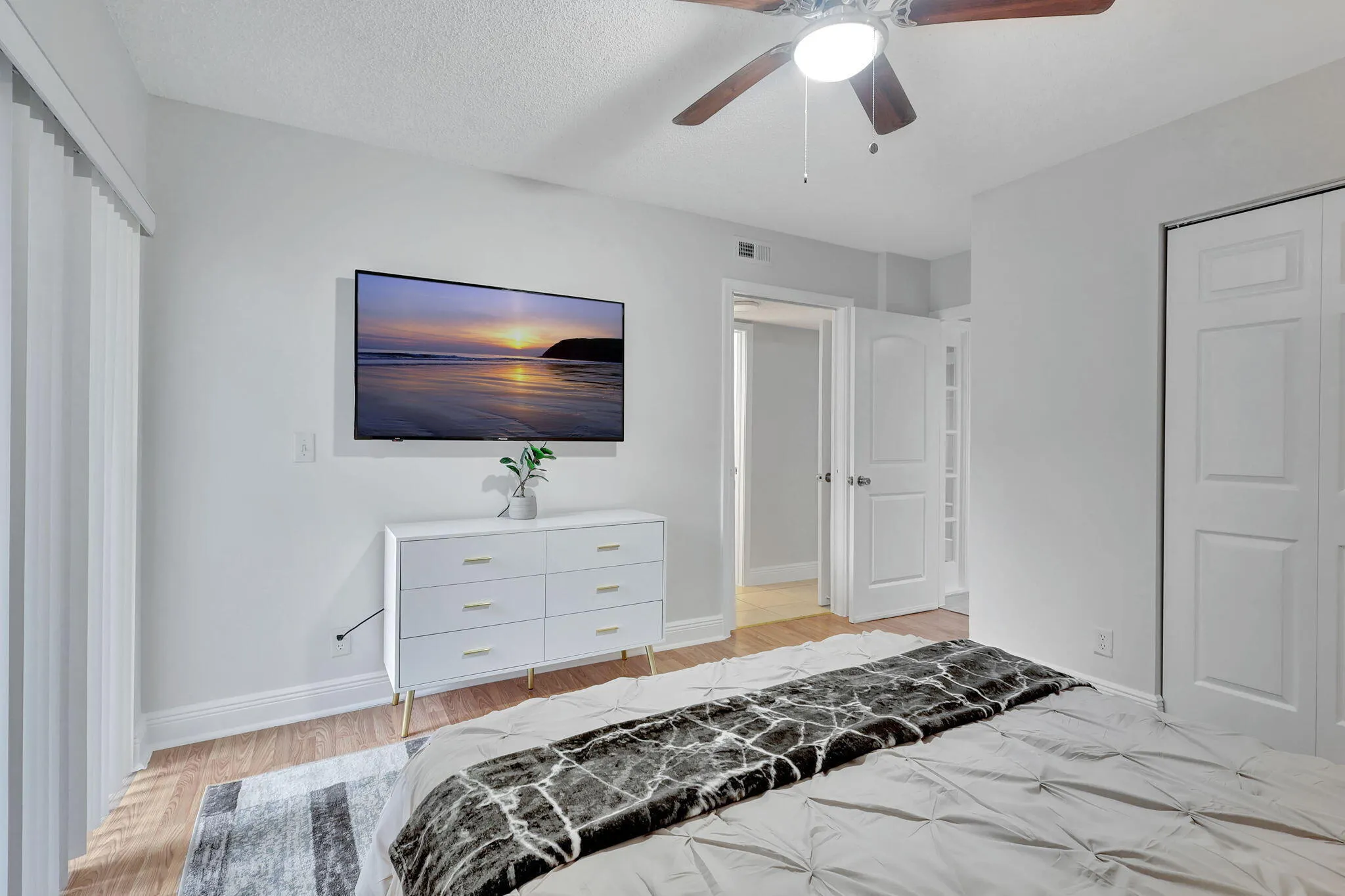 11-web-or-mls-12641West_51