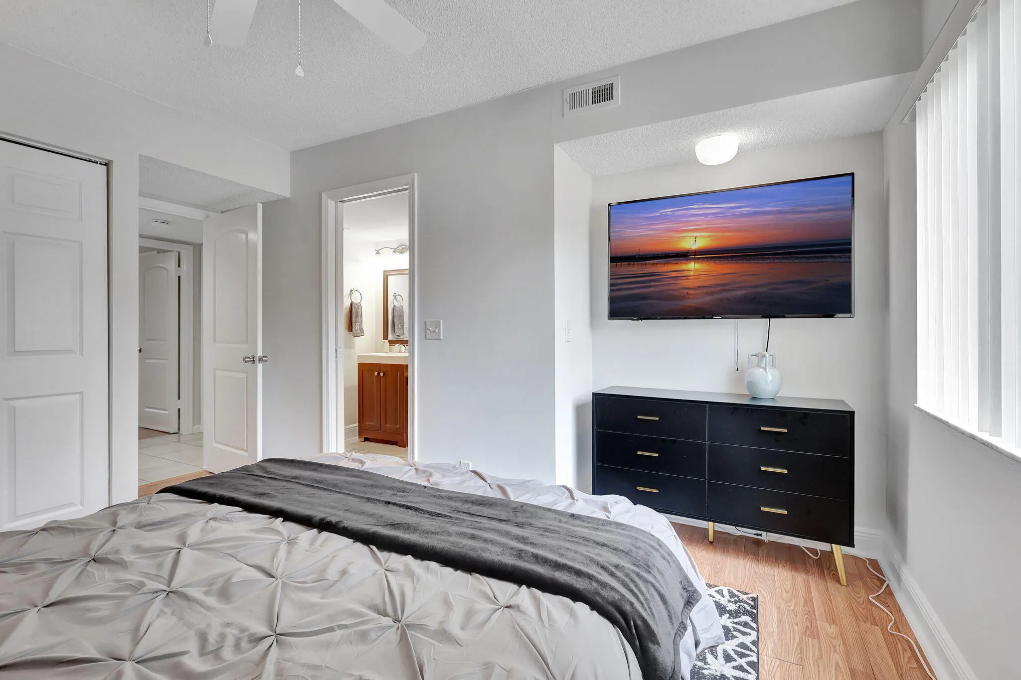 6-web-or-mls-12641West_26