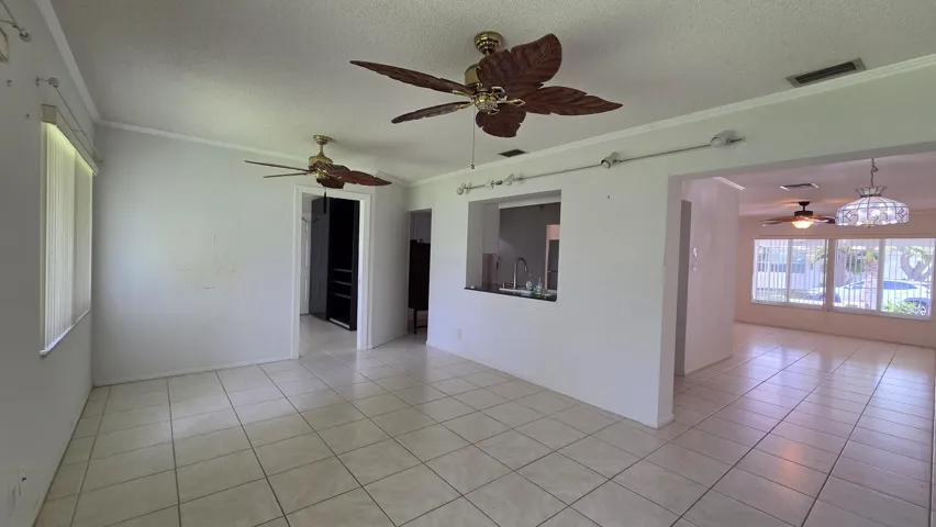 Entry/Living Area
