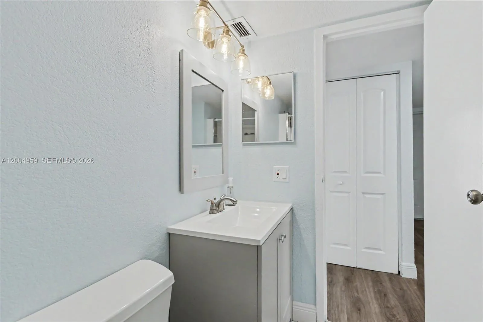 2ND BATHROOM