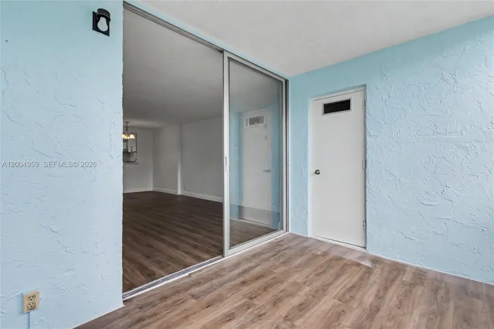 ENTRY TO FLORIDA ROOM