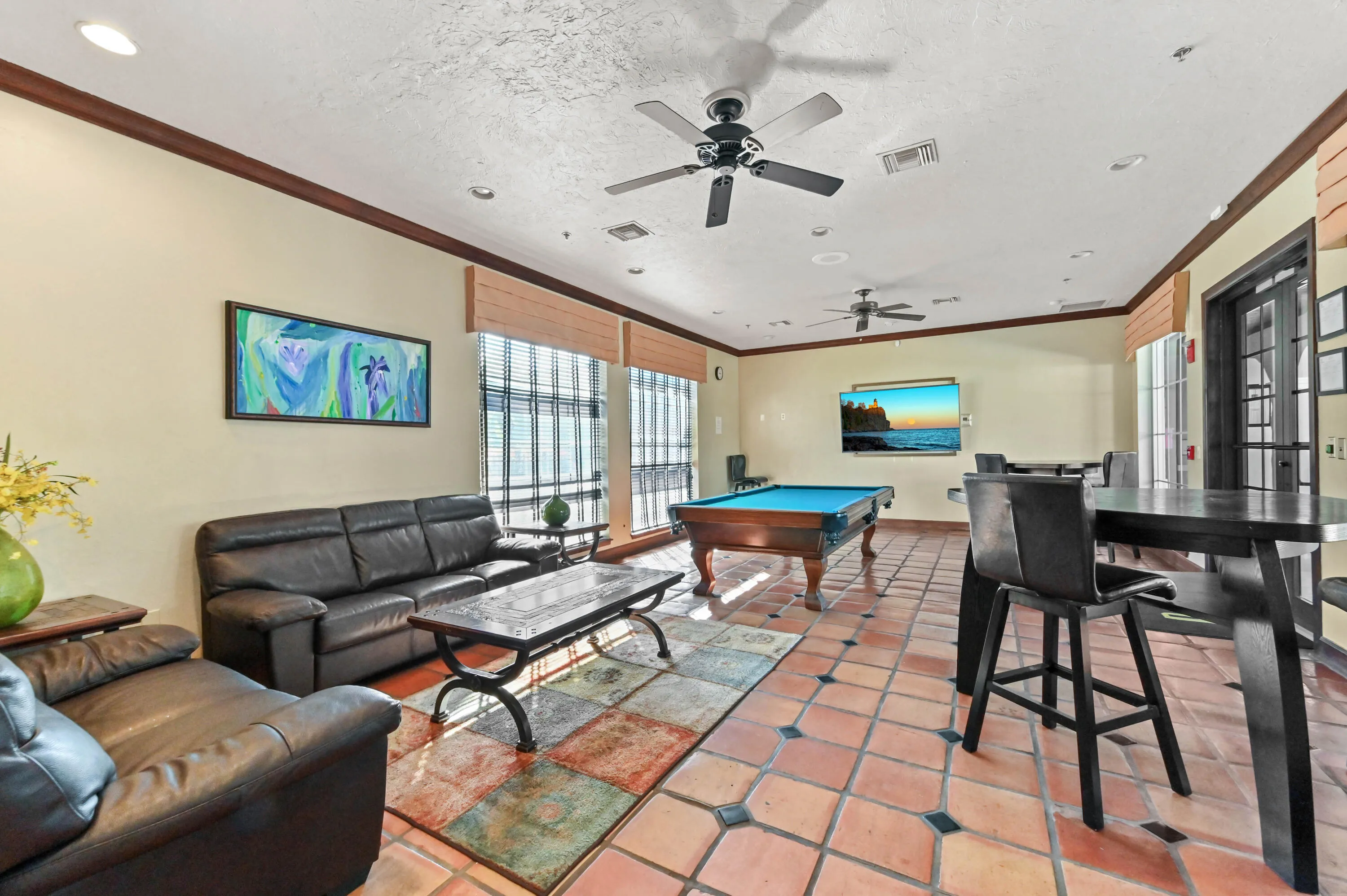 32 clubhouse 01