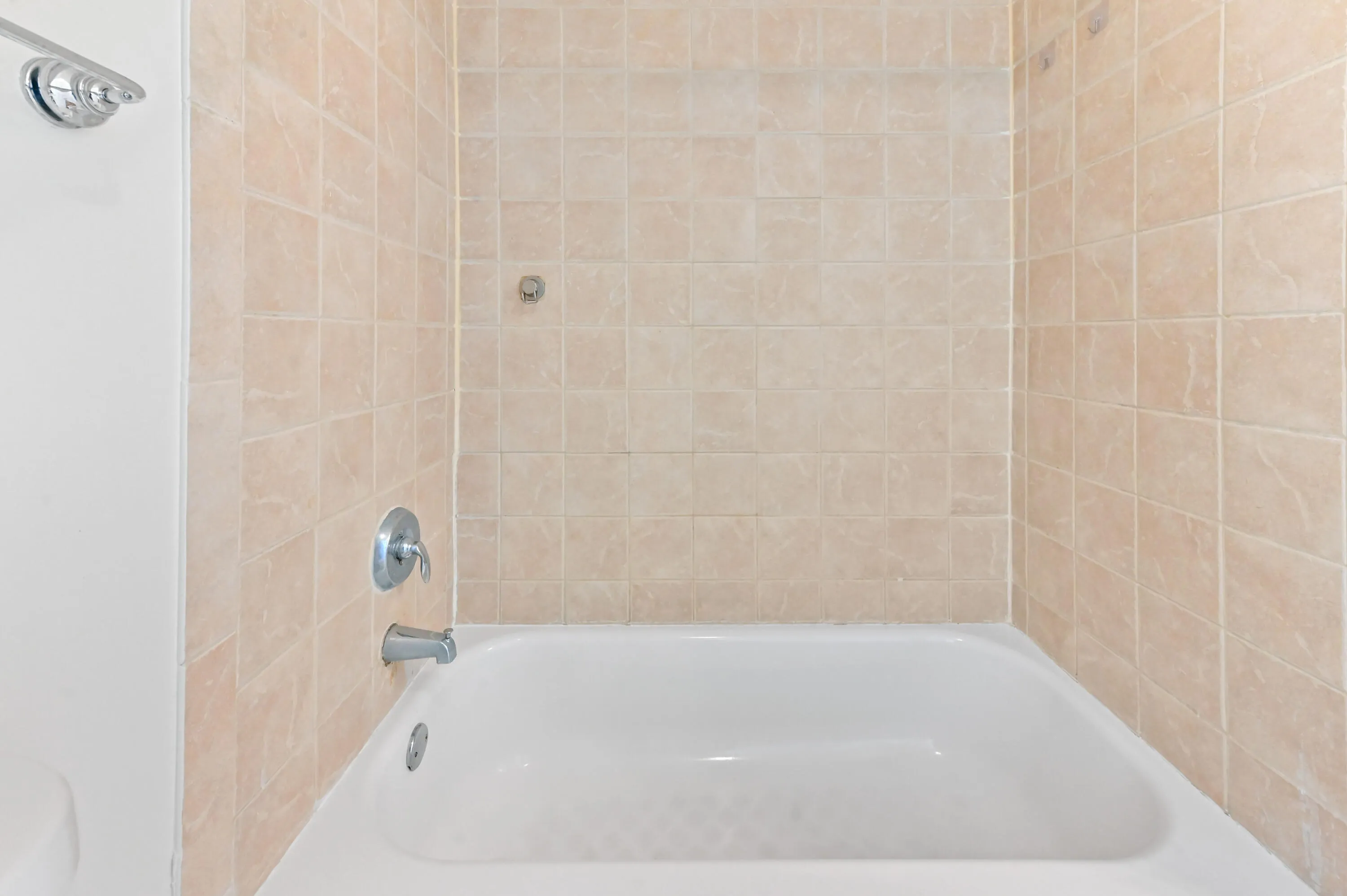 23 Bathroom 03