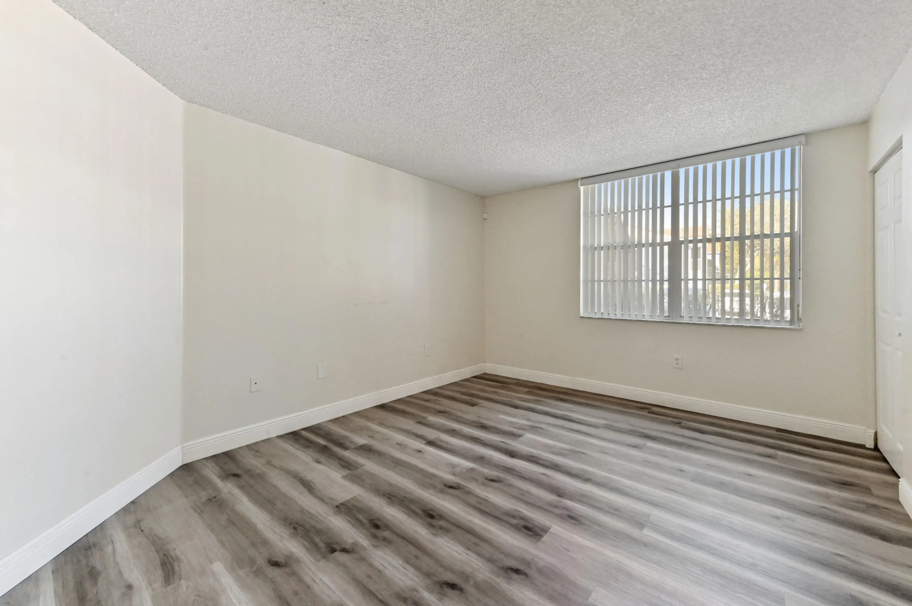 12 Bedroom 01