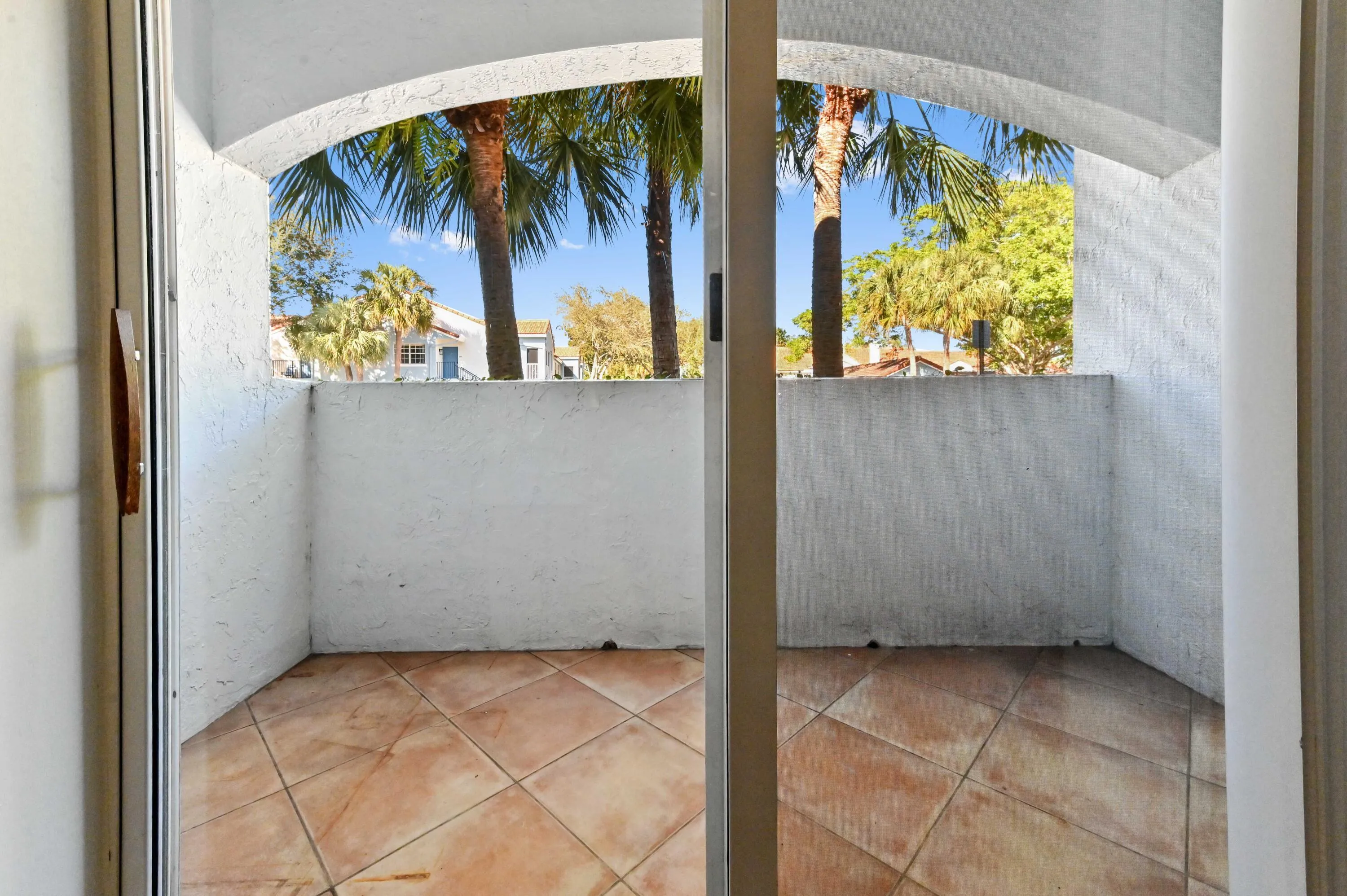17 balcony 01