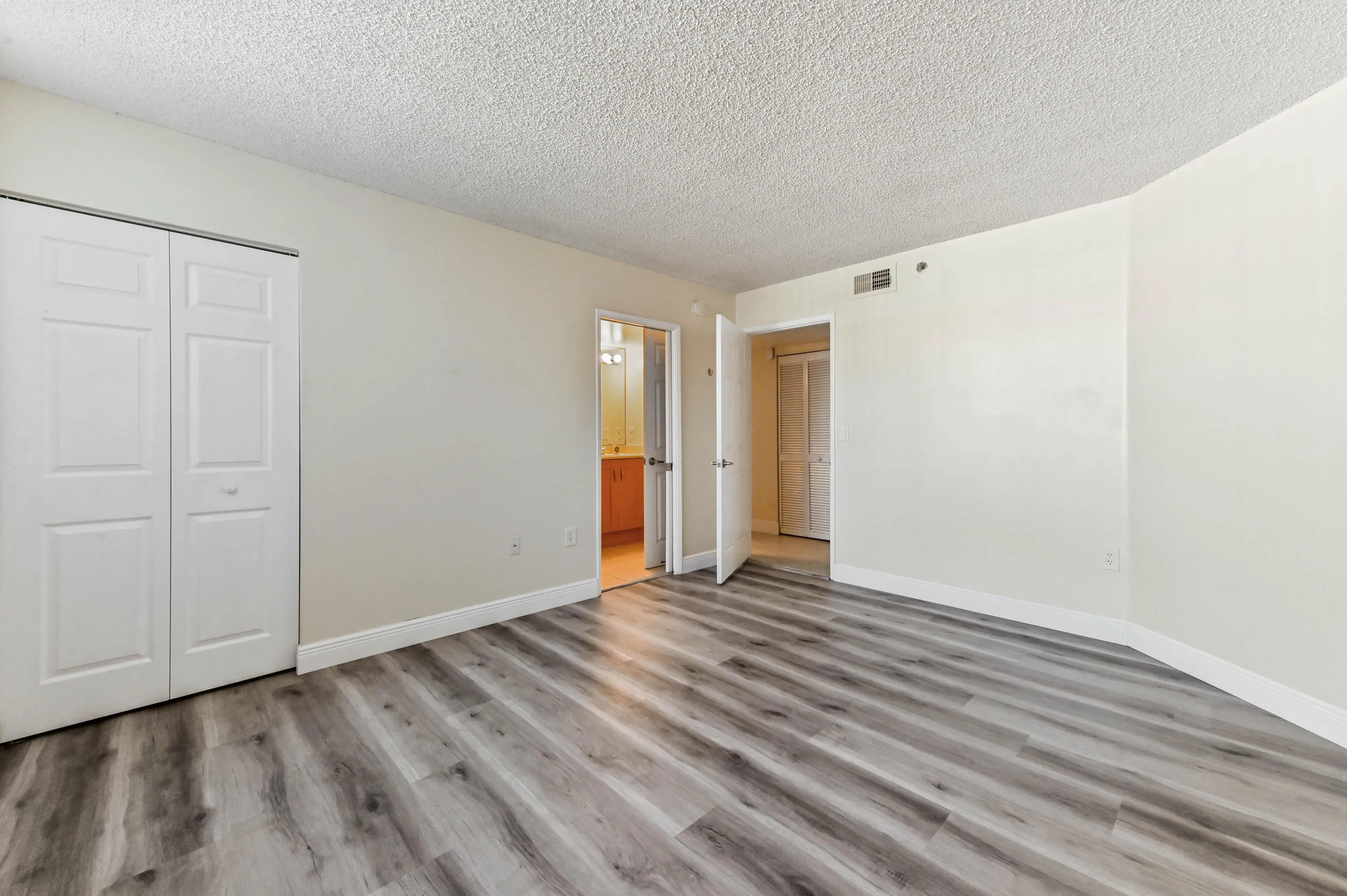 13 Bedroom 02