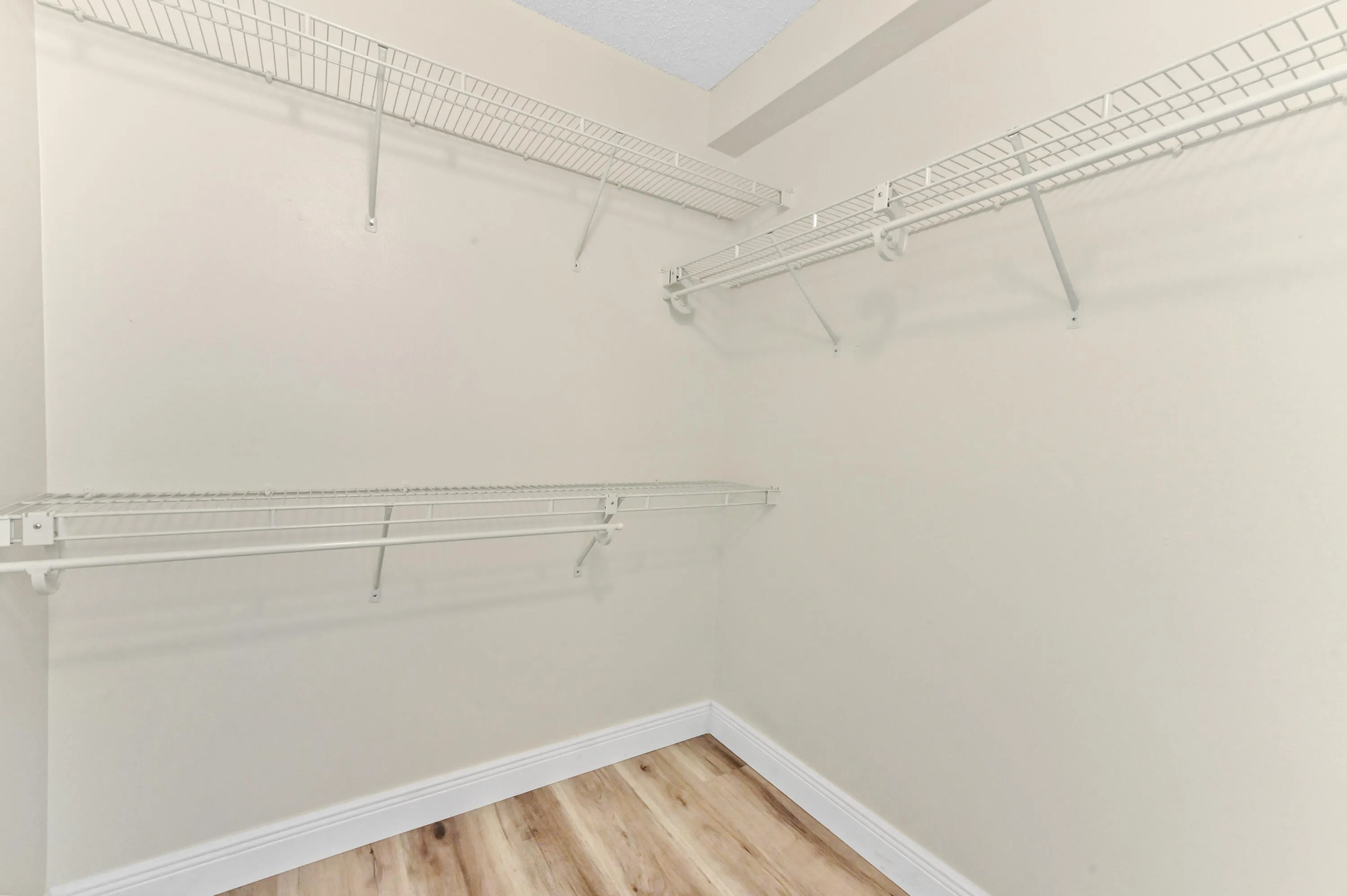 20 closet 01