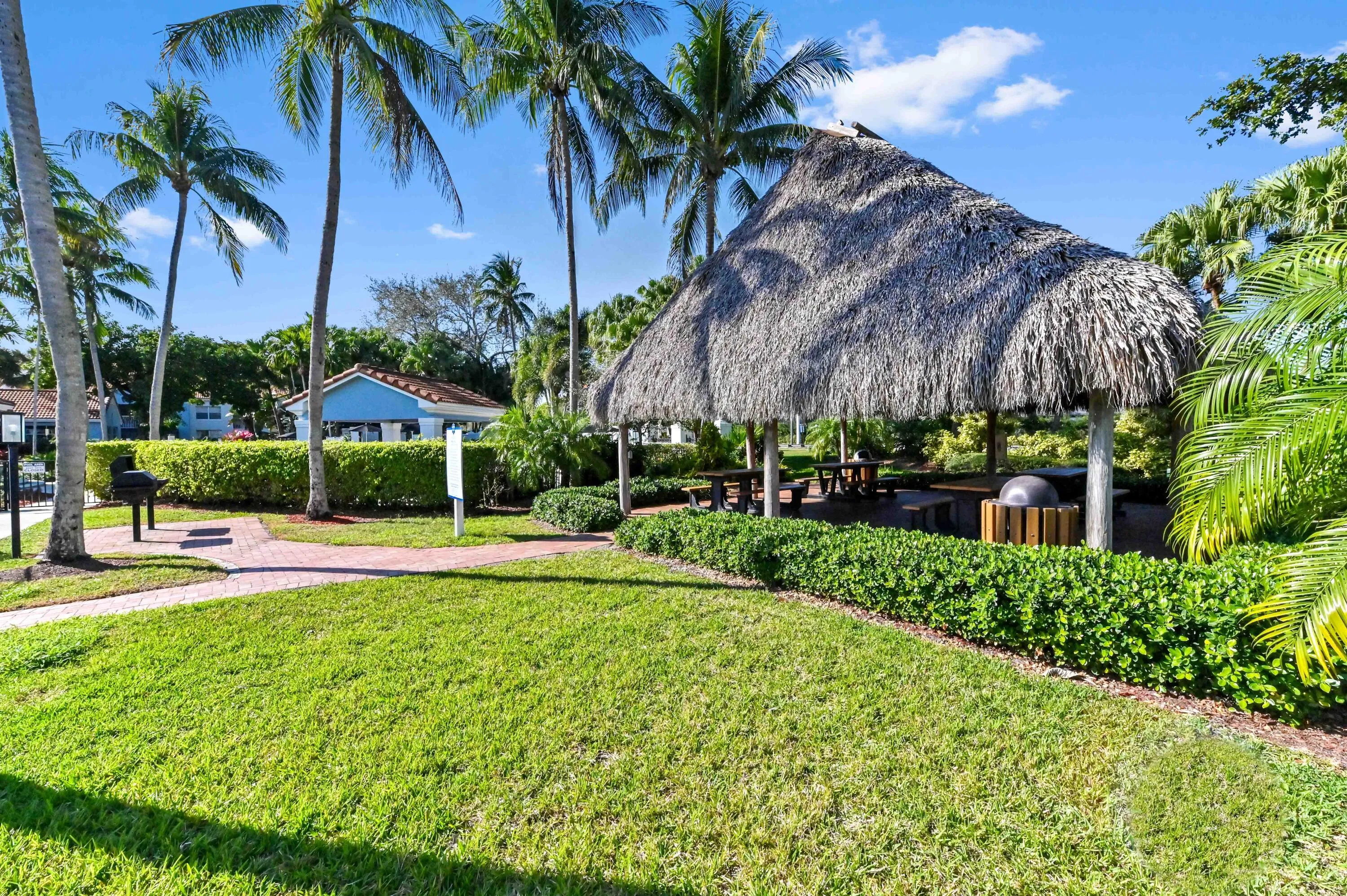 41 tiki hut 01