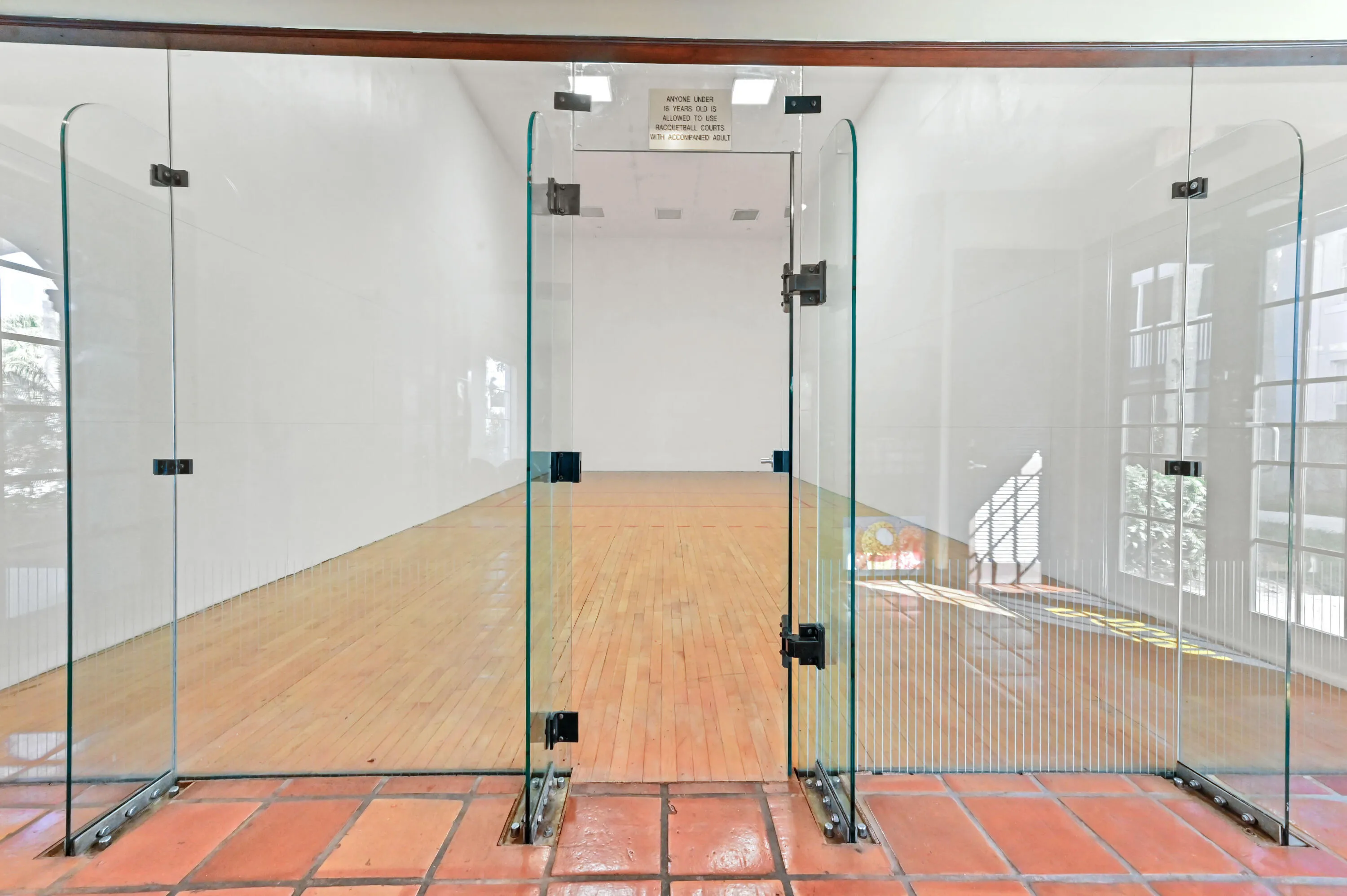 37 indoor court 01