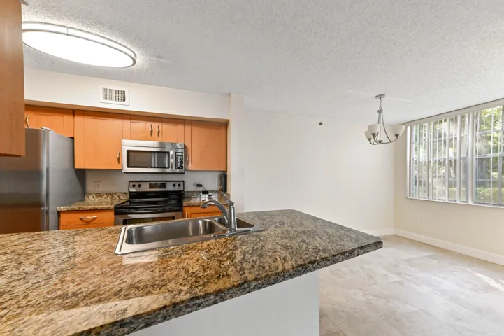 07 Kitchen 01