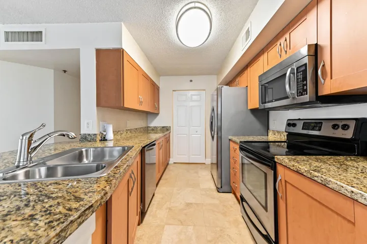 08 Kitchen 02