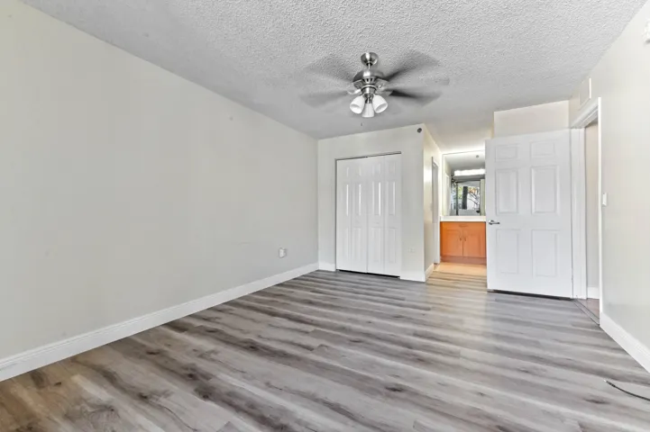 19 Bedroom 01