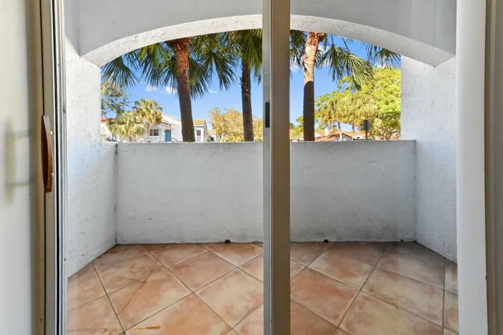 17 balcony 01